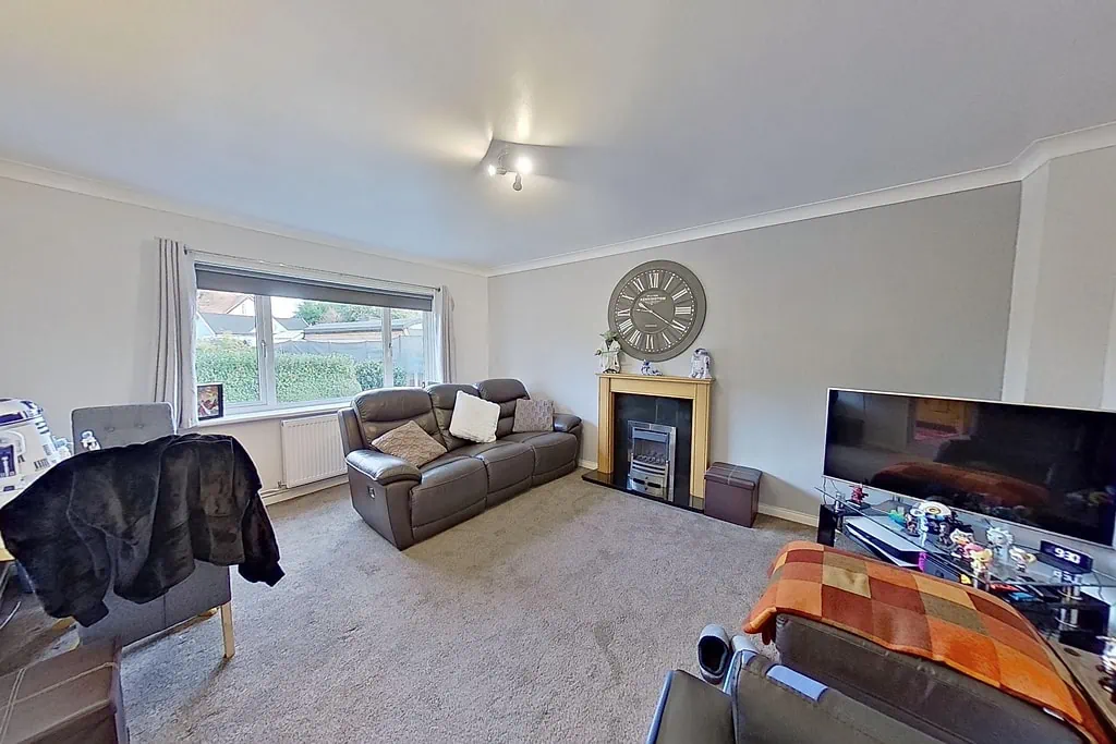 Large Detached Chalet Bungalow For Sale In Beltinge Road Herne Bay