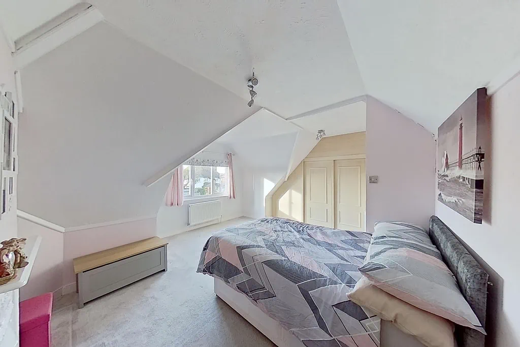 Large Detached Chalet Bungalow For Sale In Beltinge Road Herne Bay