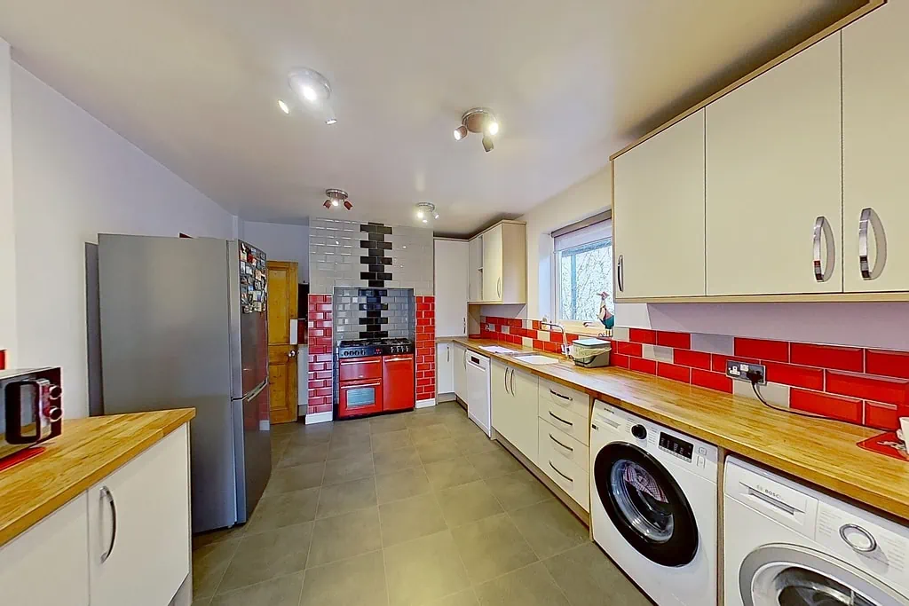 Large Detached Chalet Bungalow For Sale In Beltinge Road Herne Bay