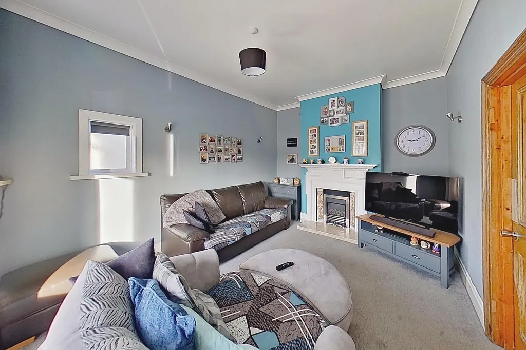 Large Detached Chalet Bungalow For Sale In Beltinge Road Herne Bay